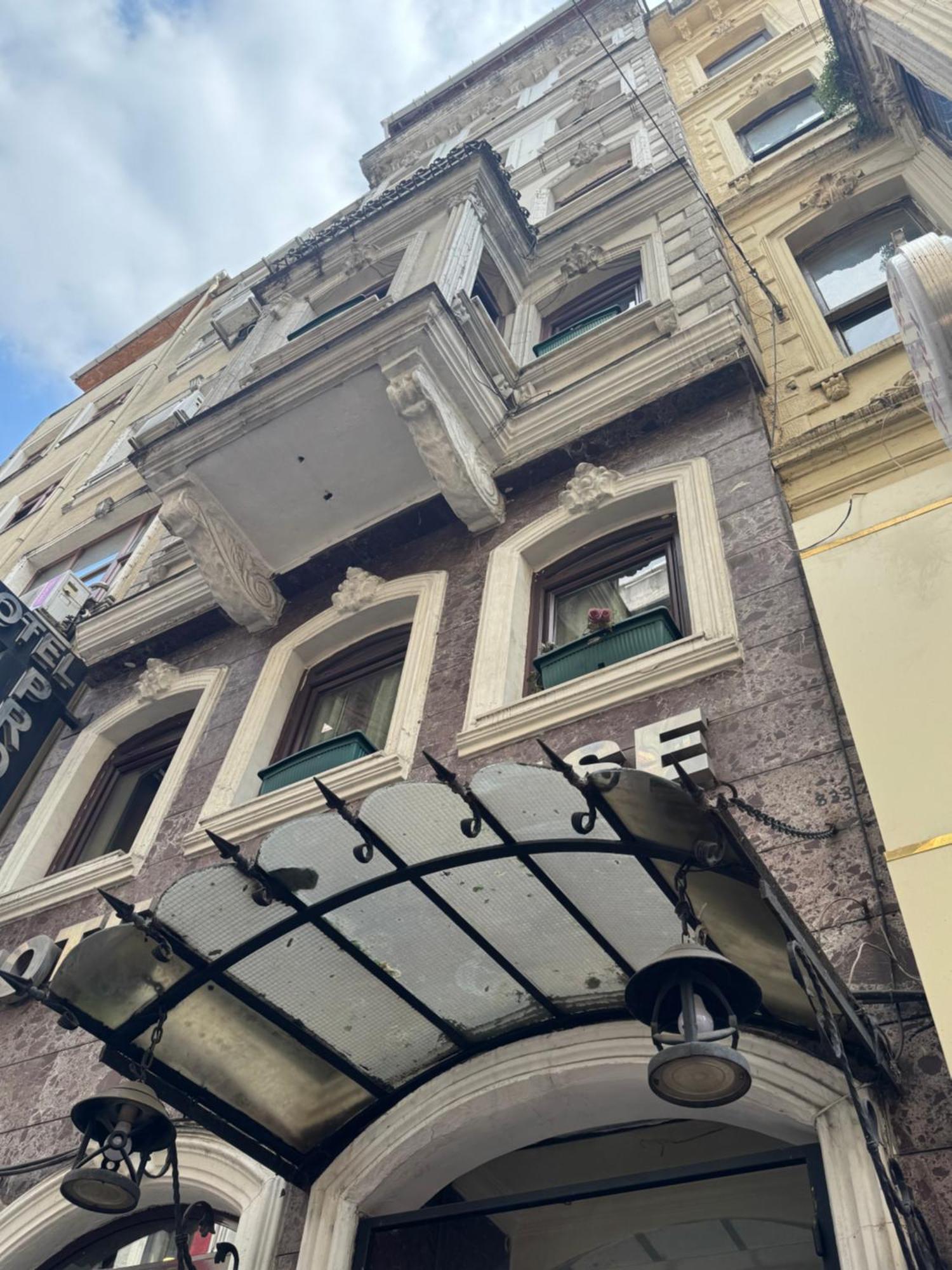 Taksim Pera Pomise 2*